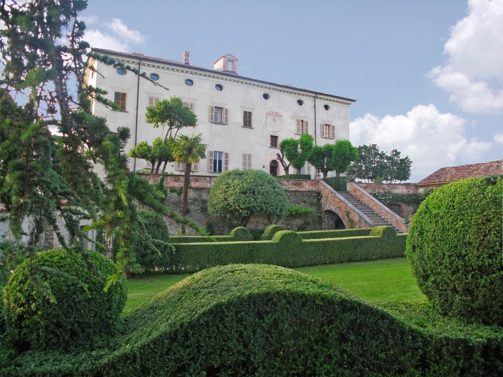 Castello Di Coazzolo Bed & Breakfast Neive Dış mekan fotoğraf