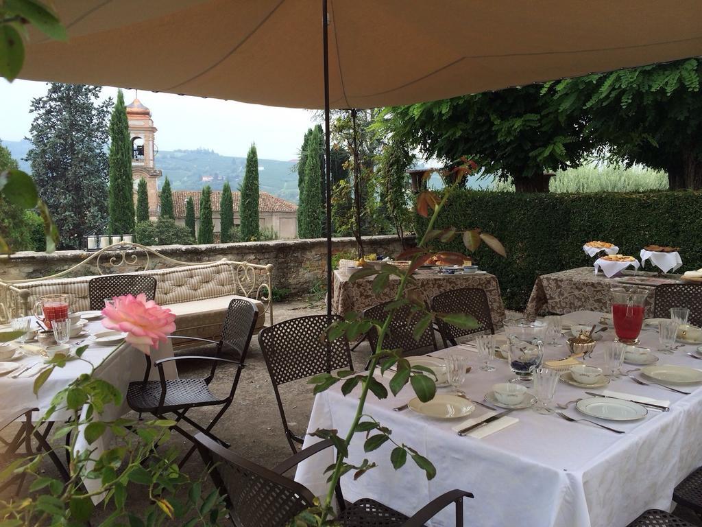 Castello Di Coazzolo Bed & Breakfast Neive Dış mekan fotoğraf