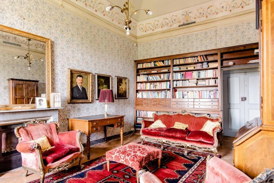 Castello Di Coazzolo Bed & Breakfast Neive Dış mekan fotoğraf