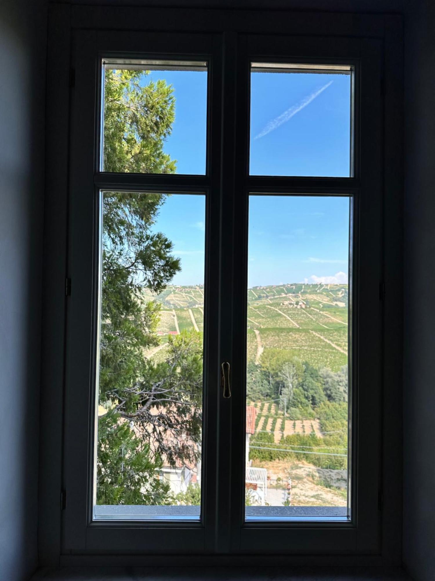 Castello Di Coazzolo Bed & Breakfast Neive Dış mekan fotoğraf