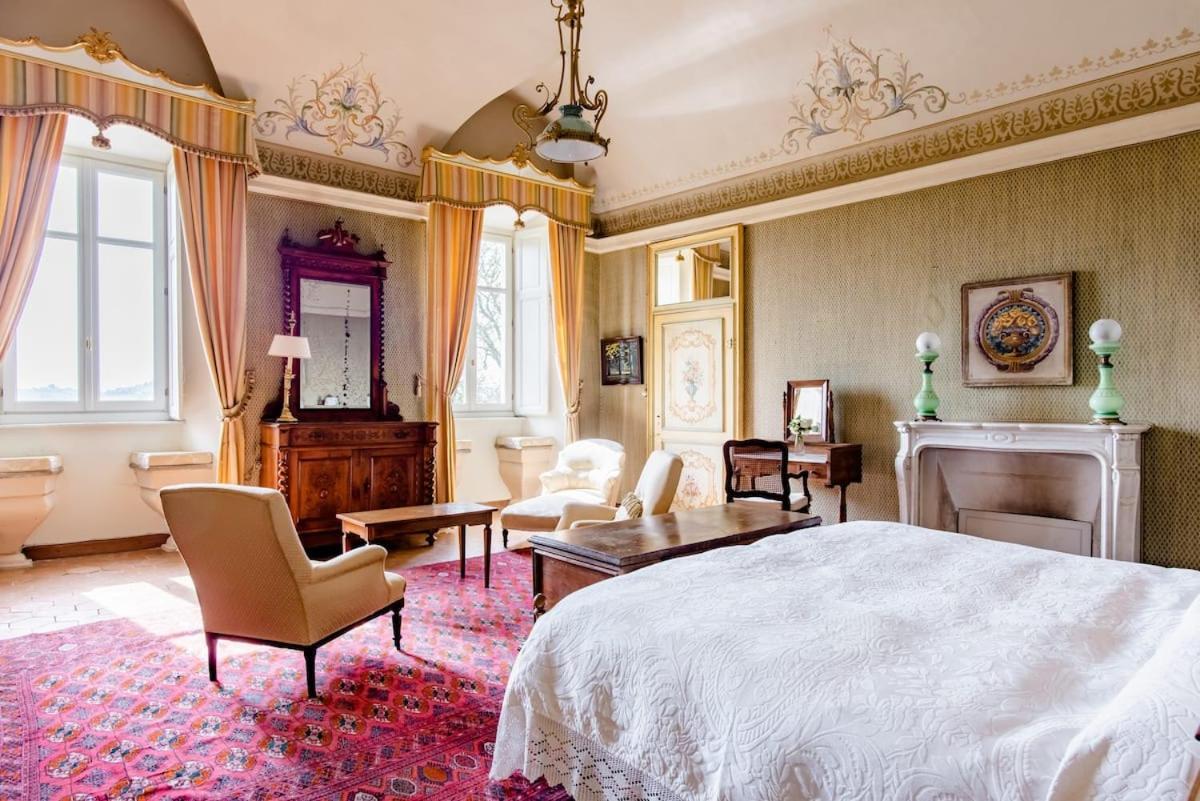 Castello Di Coazzolo Bed & Breakfast Neive Oda fotoğraf