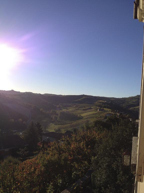 Castello Di Coazzolo Bed & Breakfast Neive Dış mekan fotoğraf