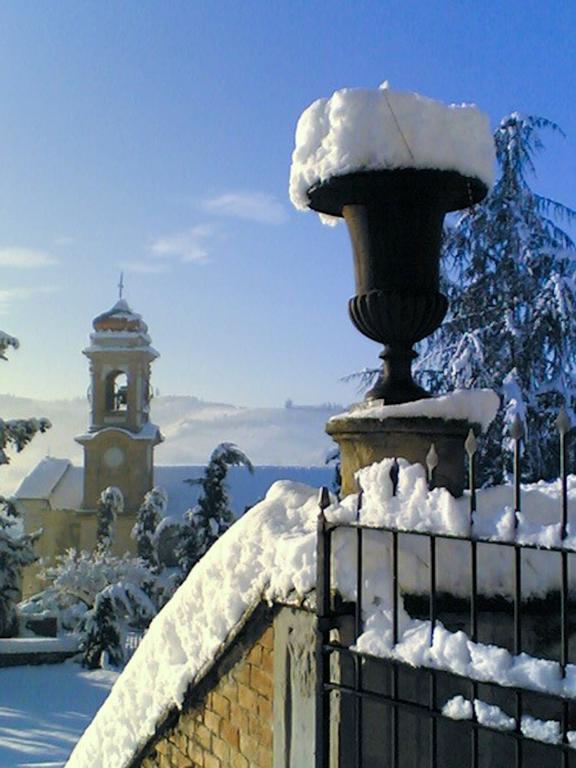 Castello Di Coazzolo Bed & Breakfast Neive Dış mekan fotoğraf