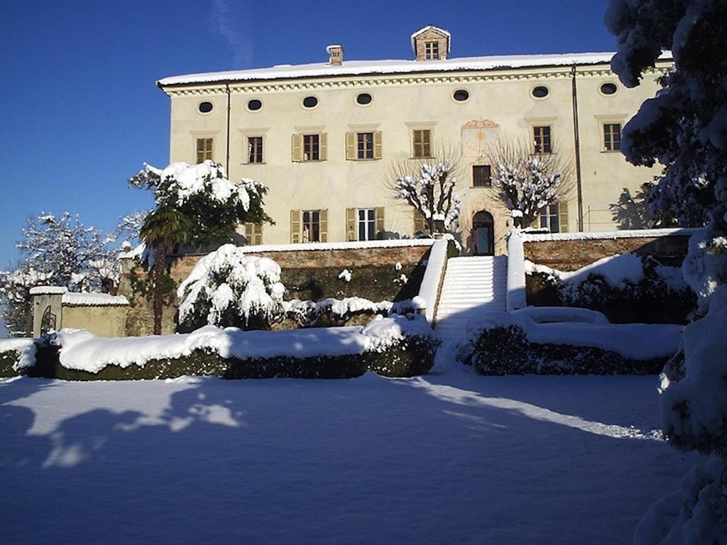 Castello Di Coazzolo Bed & Breakfast Neive Dış mekan fotoğraf