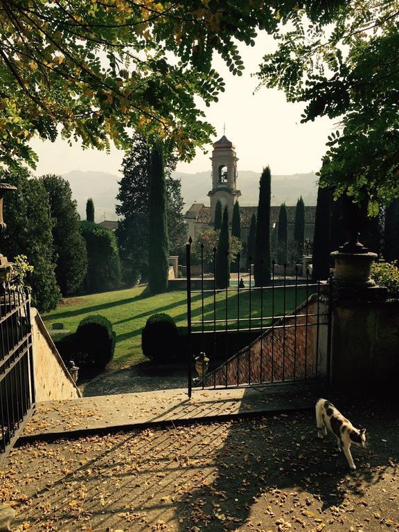 Castello Di Coazzolo Bed & Breakfast Neive Dış mekan fotoğraf